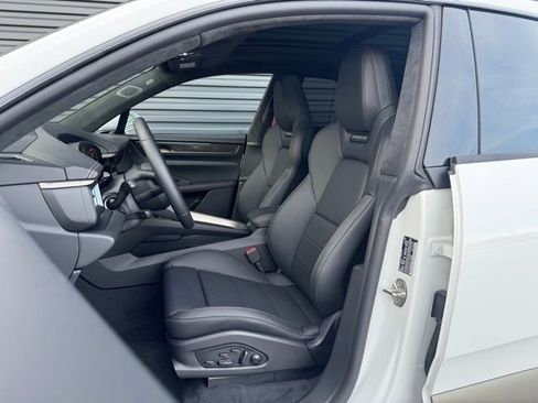 New 2025 Porsche Macan Turbo Electric image 5