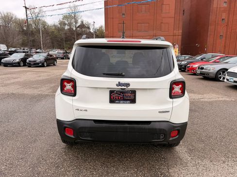Used 2015 Jeep Renegade Latitude image 4
