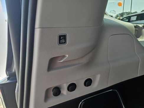 Used 2024 Jeep Wagoneer L 4WD w/ Premium Group I image 19