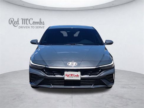 Used 2025 Hyundai Elantra Hybrid FWD image 11