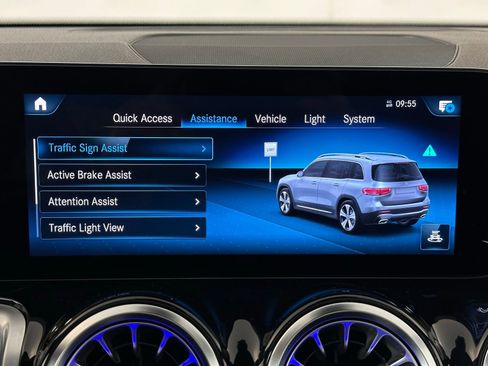 Used 2022 Mercedes-Benz GLB 250 4MATIC image 34