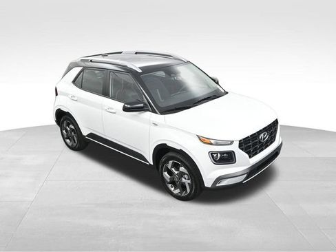 Used 2025 Hyundai Venue Limited FWD image 22