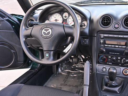Used 2002 MAZDA MX-5 Miata RWD image 20
