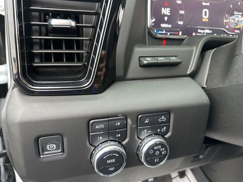 Used 2025 GMC Sierra 2500 AT4 w/ Technology Package AWD/4WD image 27