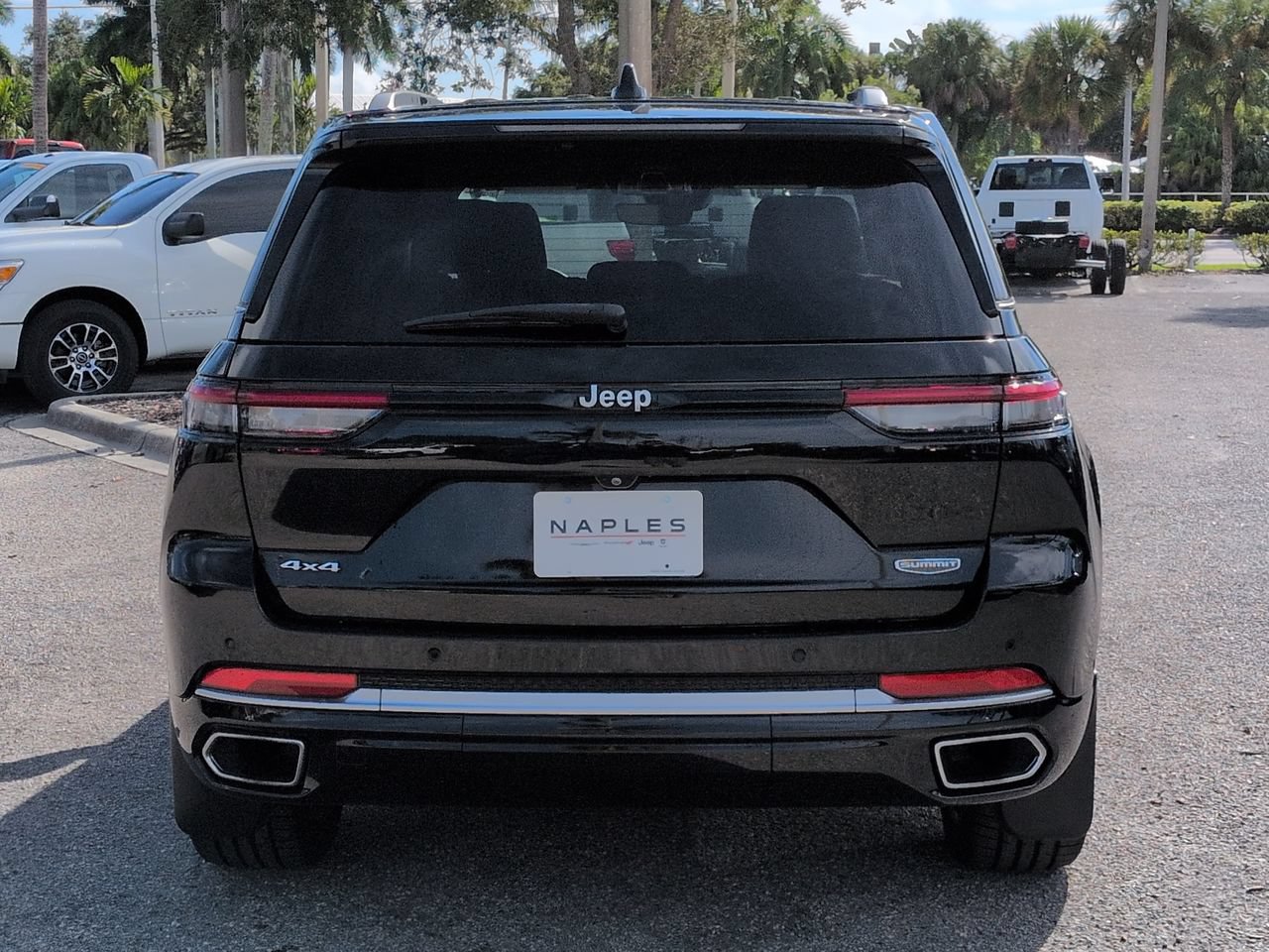 Used 2022 Jeep Grand Cherokee Summit AWD/4WD image 6