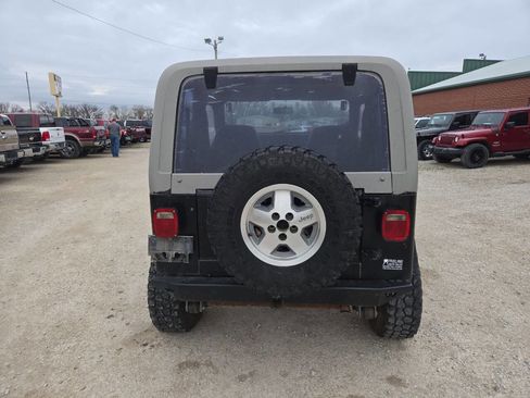 Used 1989 Jeep Wrangler 4WD image 4