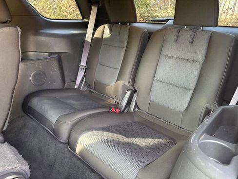 Used 2013 Ford Explorer XLT image 17