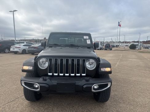 Used 2022 Jeep Gladiator Overland w/ Popular Equipment Package image 2