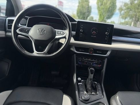 Used 2025 Volkswagen Taos SEL AWD/4WD image 21