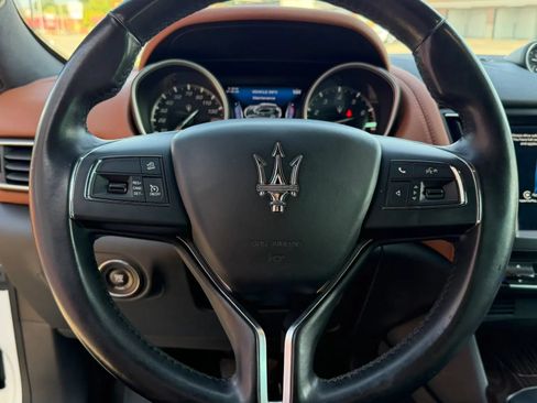 Used 2017 Maserati Levante AWD/4WD image 21