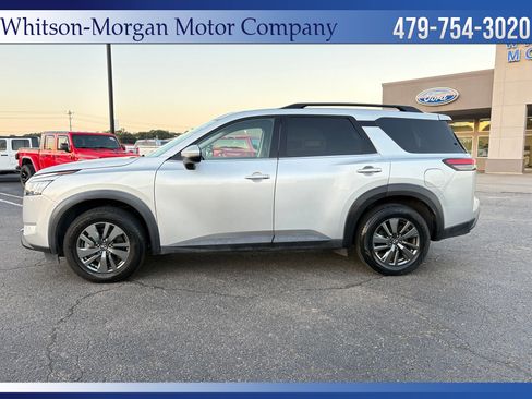 Used 2022 Nissan Pathfinder SV image 8