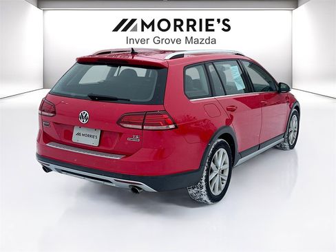 Used 2018 Volkswagen Golf Alltrack S image 5