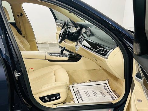 Used 2020 BMW 740i xDrive AWD/4WD image 8