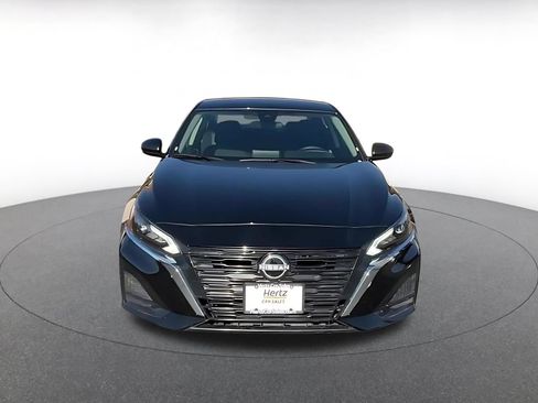 Used 2025 Nissan Altima 2.5 SV FWD image 3