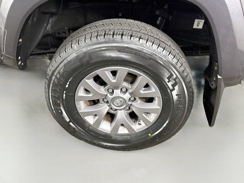 Used 2019 Toyota Tacoma SR5 RWD image 33