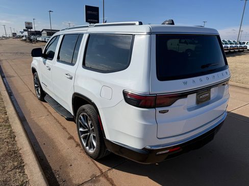 Used 2024 Jeep Wagoneer Series II w/ Premium Group I image 5