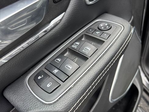 Used 2022 RAM 1500 Laramie AWD/4WD image 13