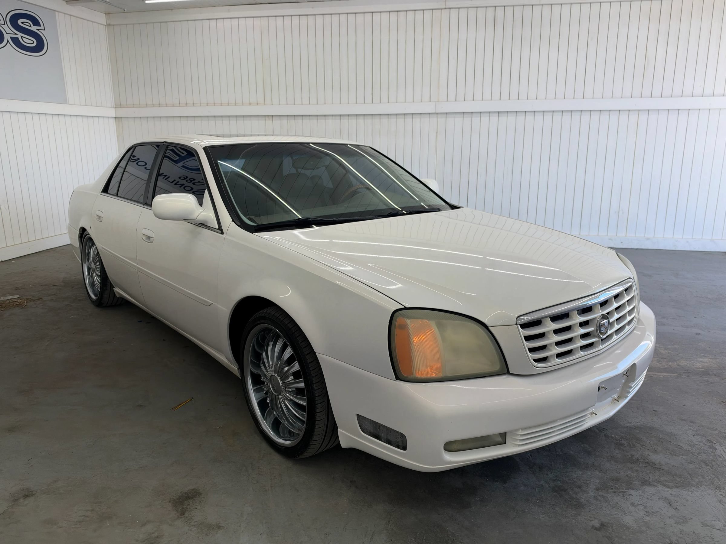 Used 2004 Cadillac De Ville DTS w/ Equipment Group FWD image 3