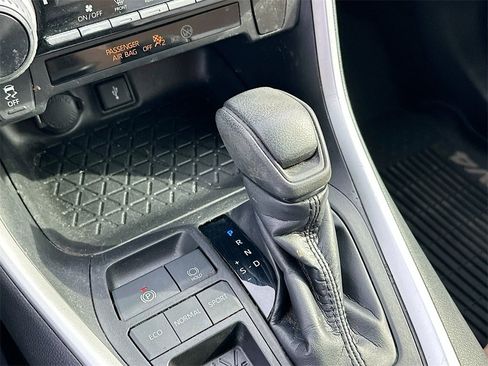 Used 2021 Toyota RAV4 LE image 22