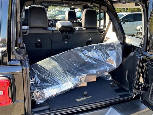 New 2025 Jeep Wrangler Unlimited Rubicon 392 image 22