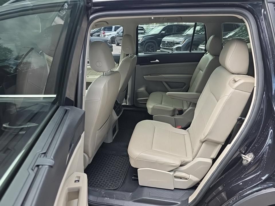 Used 2023 Volkswagen Atlas SE w/ Panoramic Sunroof Package FWD image 10