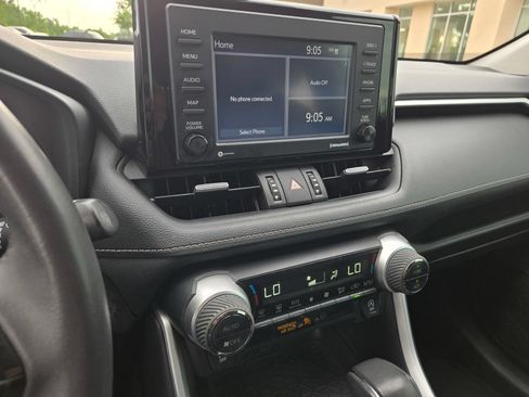 Used 2021 Toyota RAV4 XLE Premium FWD image 15