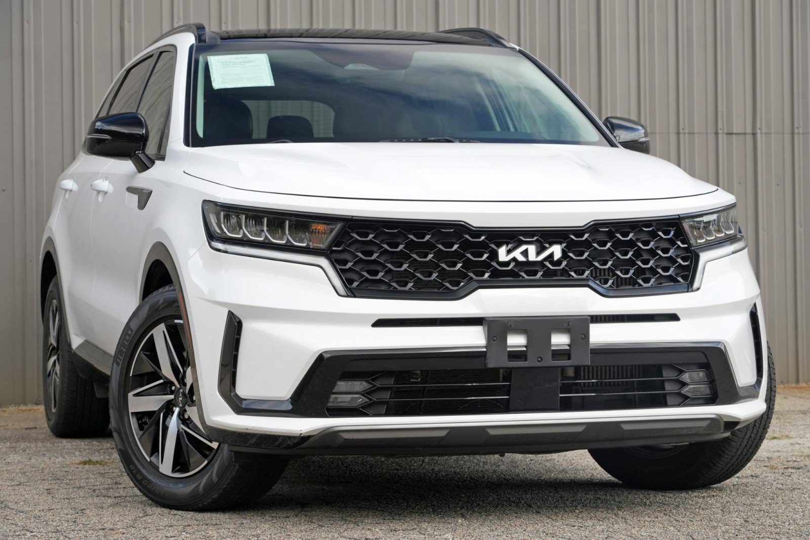 Used 2022 Kia Sorento EX w/ Panoramic Sunroof Package FWD image 2