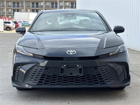Used 2025 Toyota Camry SE image 8