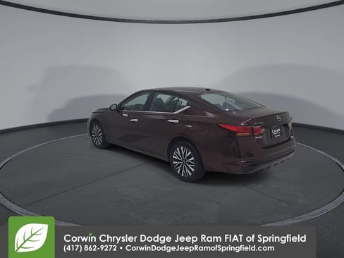Used 2025 Nissan Altima 2.5 SV AWD/4WD image 11