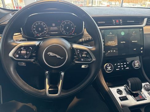 Used 2025 Jaguar F-PACE R-Dynamic S image 40