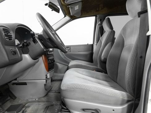 Used 2006 Chrysler Town & Country LX image 15