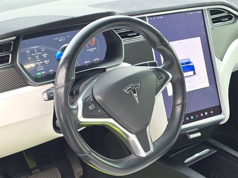 Used 2017 Tesla Model X 90D image 18