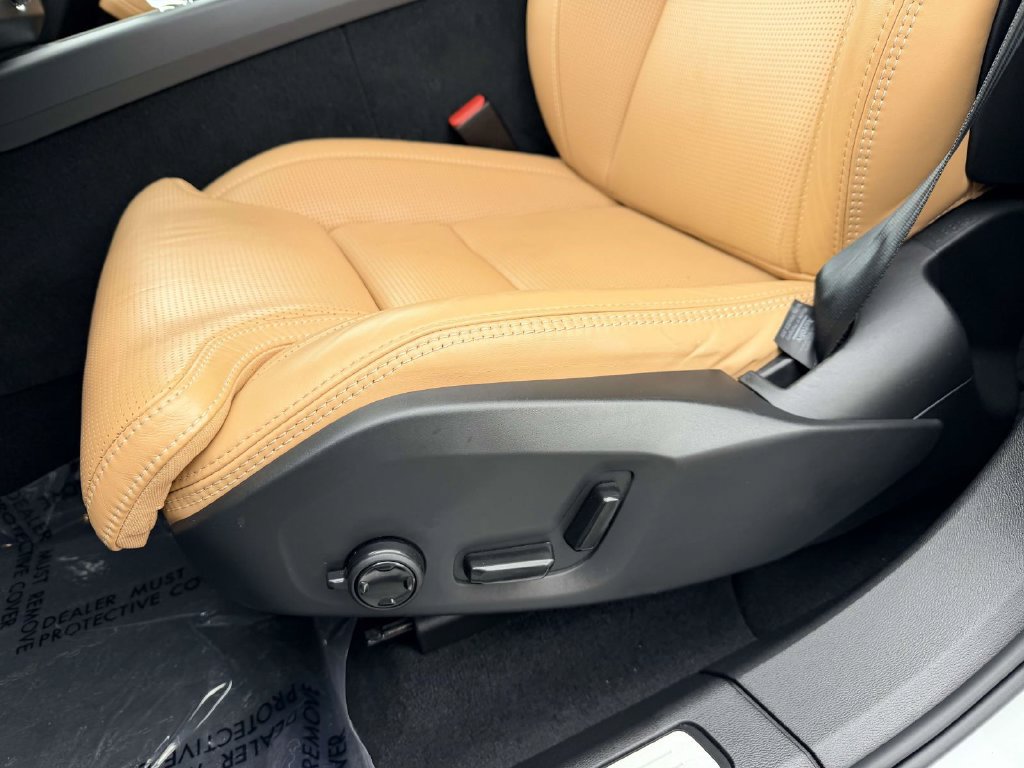 Used 2024 Volvo XC60 B5 Ultimate w/ Protection Package Premier AWD/4WD image 19