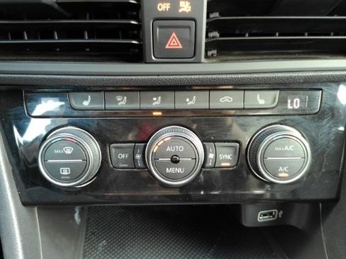 Used 2019 Volkswagen Jetta SE FWD image 42