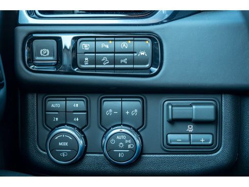 New 2026 GMC Yukon AT4 Ultimate w/ LPO, Floor Liner Package AWD/4WD image 30