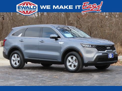 Used 2022 Kia Sorento LX image 1