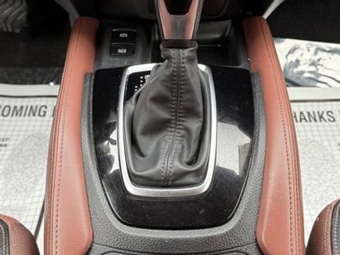 Used 2019 Nissan Rogue SL w/ Premium Package image 17