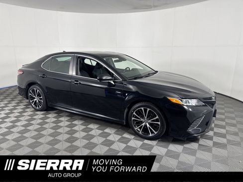 Used 2019 Toyota Camry SE image 1