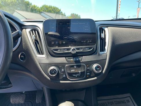 Used 2021 Chevrolet Malibu LS FWD image 20