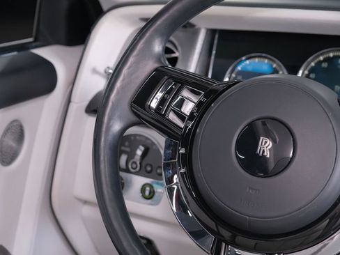 Used 2022 Rolls-Royce Phantom Sedan w/ The Phantom Package RWD image 39