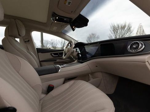 Certified 2022 Mercedes-Benz EQS 580 4MATIC Sedan image 15