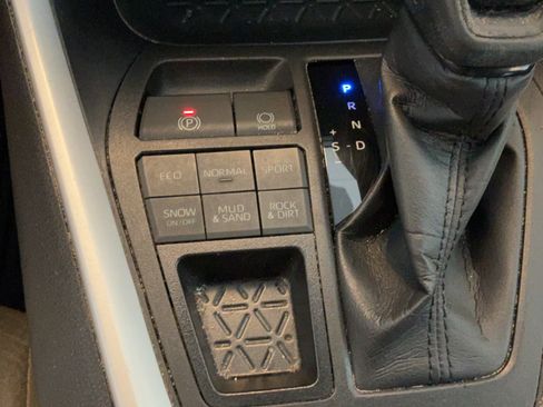 Certified 2022 Toyota RAV4 LE AWD/4WD image 21
