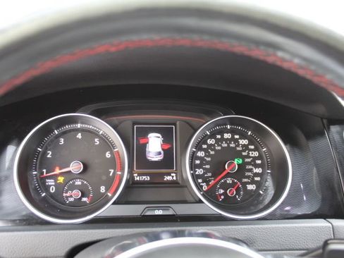 Used 2016 Volkswagen Golf S image 22