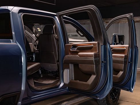 Used 2025 GMC Sierra 3500 Denali w/ Denali Reserve Package image 33