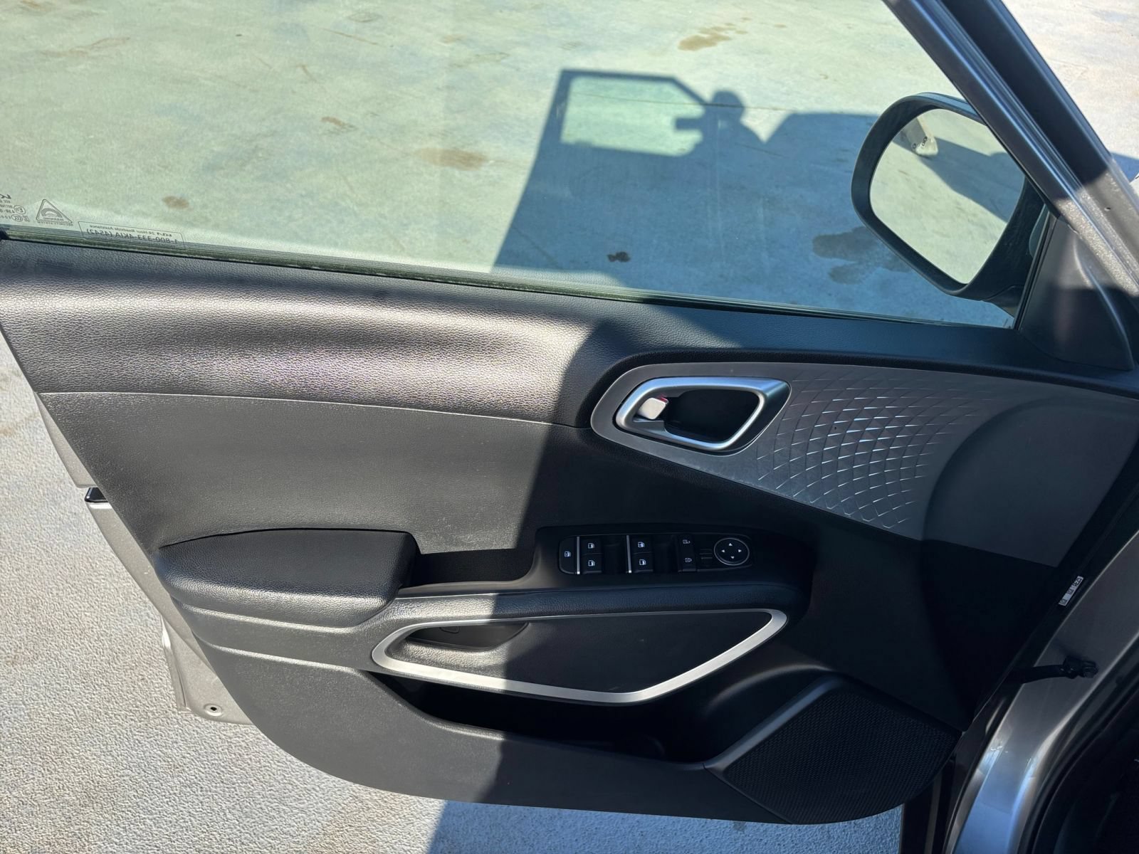 Used 2025 Kia Soul LX w/ LX Technology Package FWD image 18