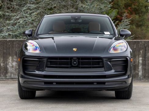 Certified 2023 Porsche Macan AWD/4WD image 8