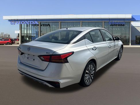 Used 2024 Nissan Altima 2.5 SV w/ SV Premium Package FWD image 4