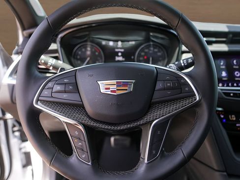 Used 2026 Cadillac XT5 Sportv w/ LPO, Onyx Lite Package AWD/4WD image 12