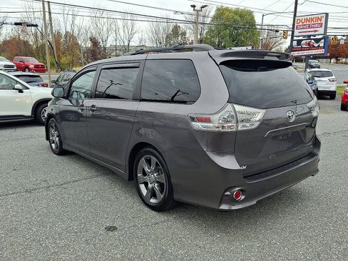 Used 2011 Toyota Sienna SE image 6
