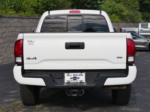 Used 2022 Toyota Tacoma SR5 AWD/4WD image 5